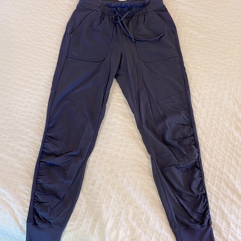 Lululemon women’s dance studio jogger size 6